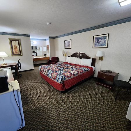 Americas Inn Bardstown Esterno foto