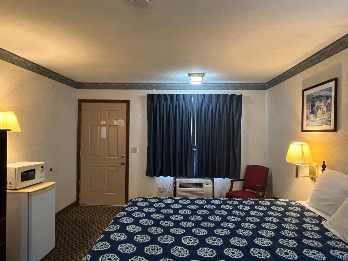 Americas Inn Bardstown Esterno foto