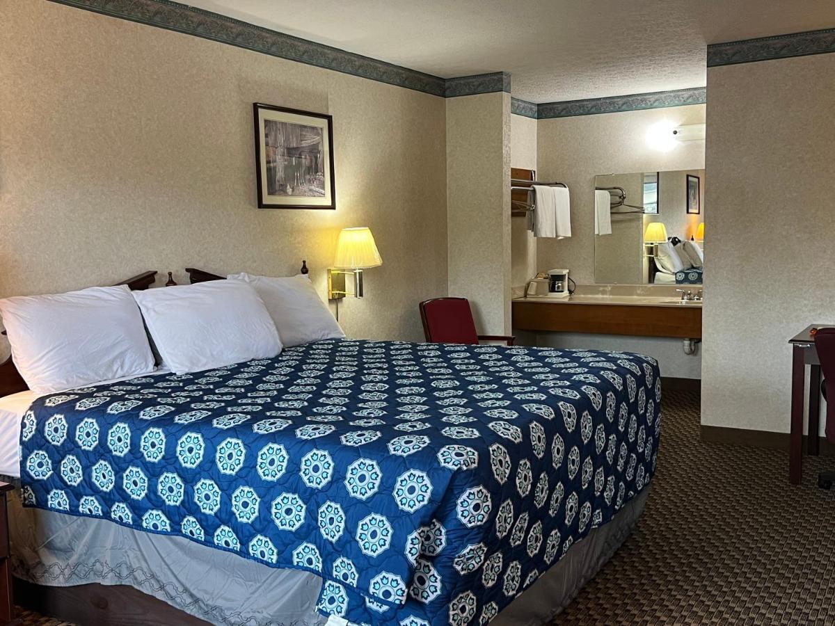 Americas Inn Bardstown Esterno foto