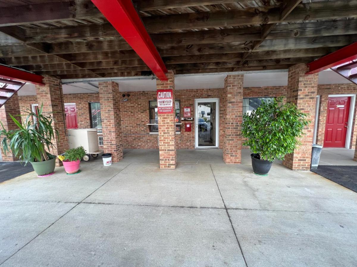 Americas Inn Bardstown Esterno foto