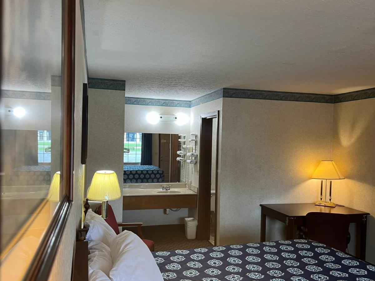 Americas Inn Bardstown Esterno foto