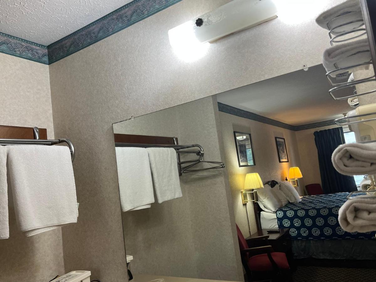Americas Inn Bardstown Esterno foto