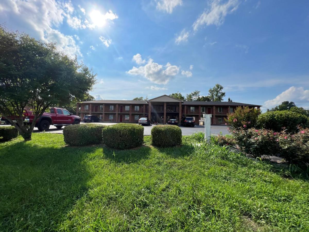 Americas Inn Bardstown Esterno foto