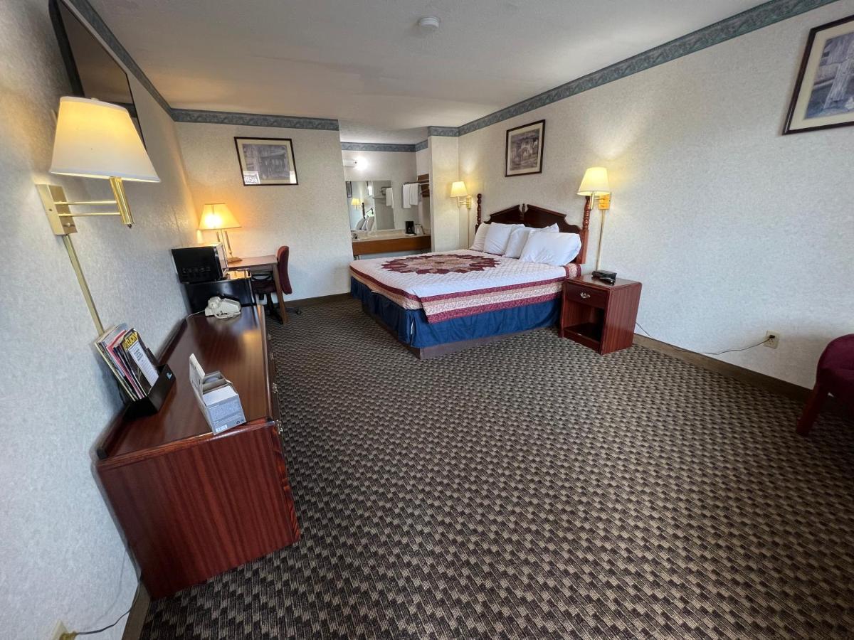 Americas Inn Bardstown Esterno foto