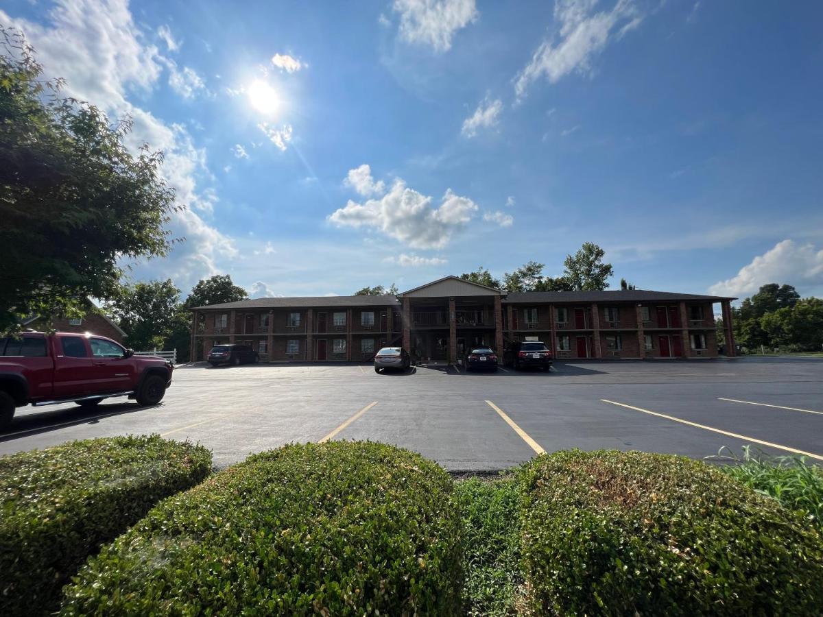 Americas Inn Bardstown Esterno foto
