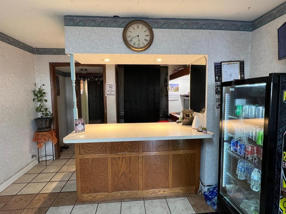 Americas Inn Bardstown Esterno foto