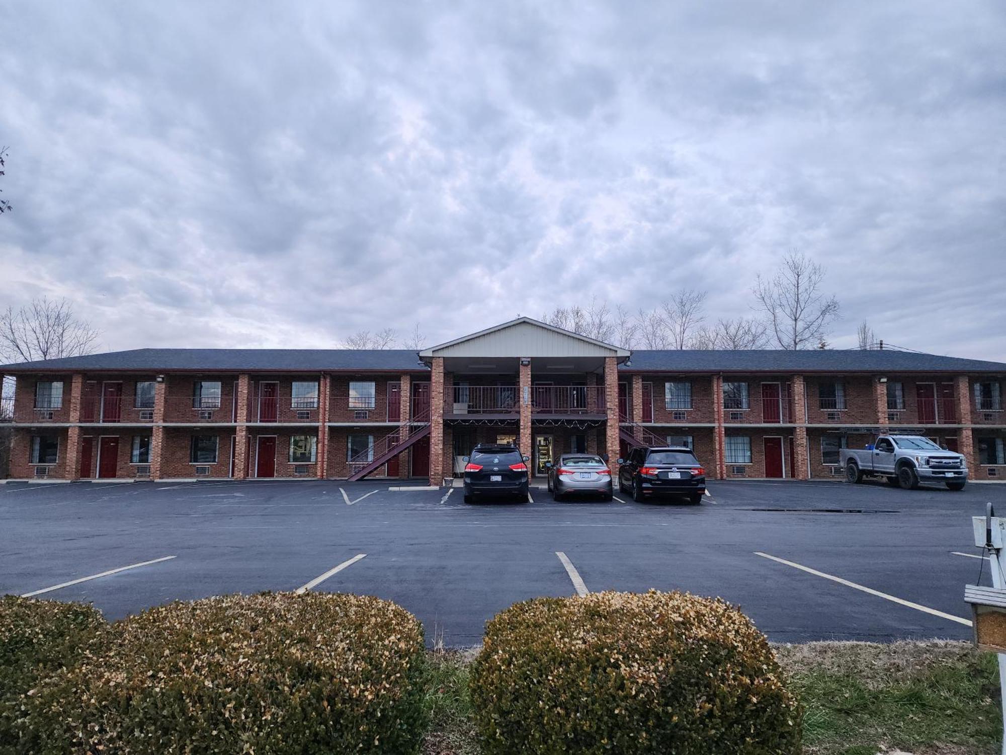 Americas Inn Bardstown Esterno foto
