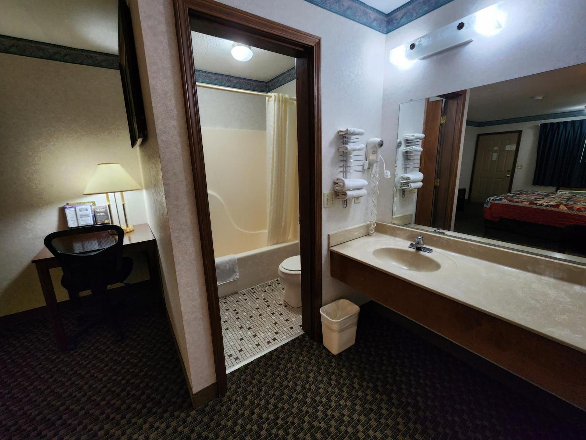 Americas Inn Bardstown Esterno foto