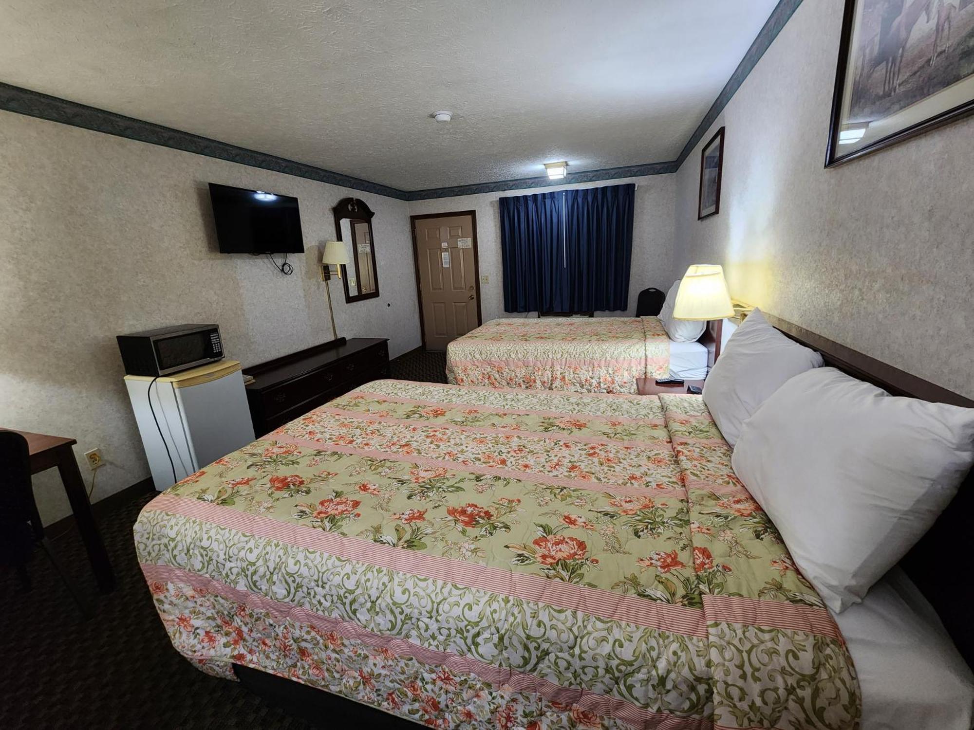 Americas Inn Bardstown Esterno foto