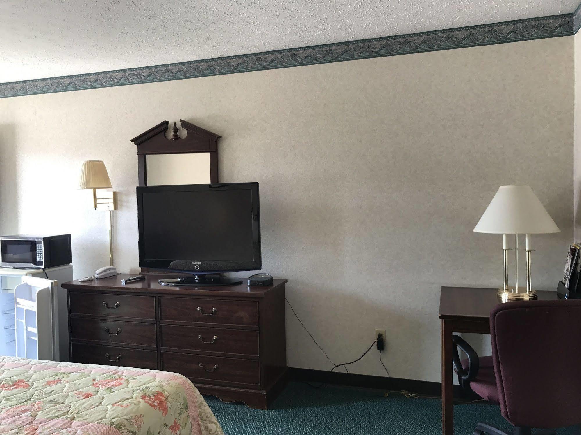 Americas Inn Bardstown Esterno foto