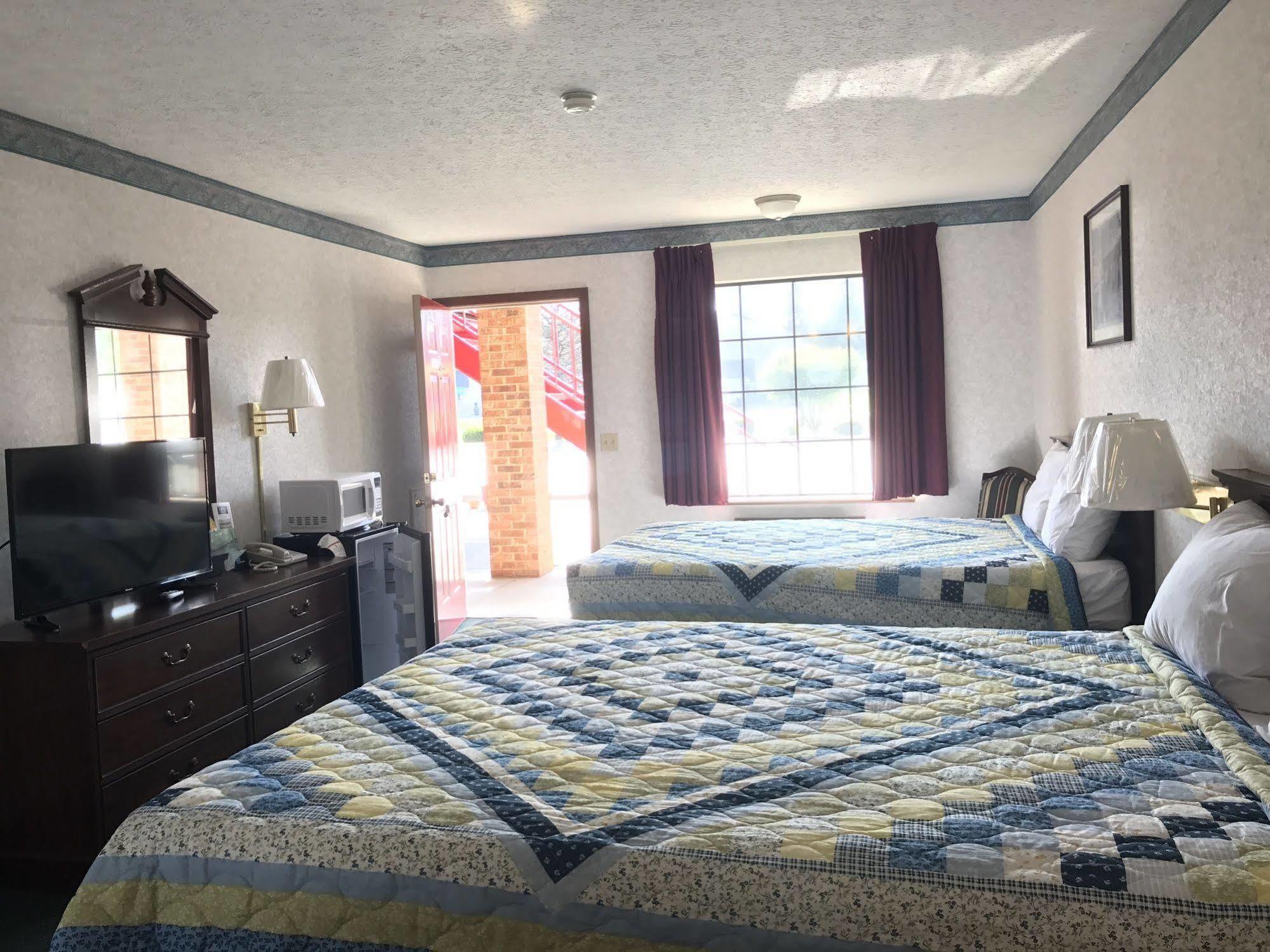 Americas Inn Bardstown Esterno foto