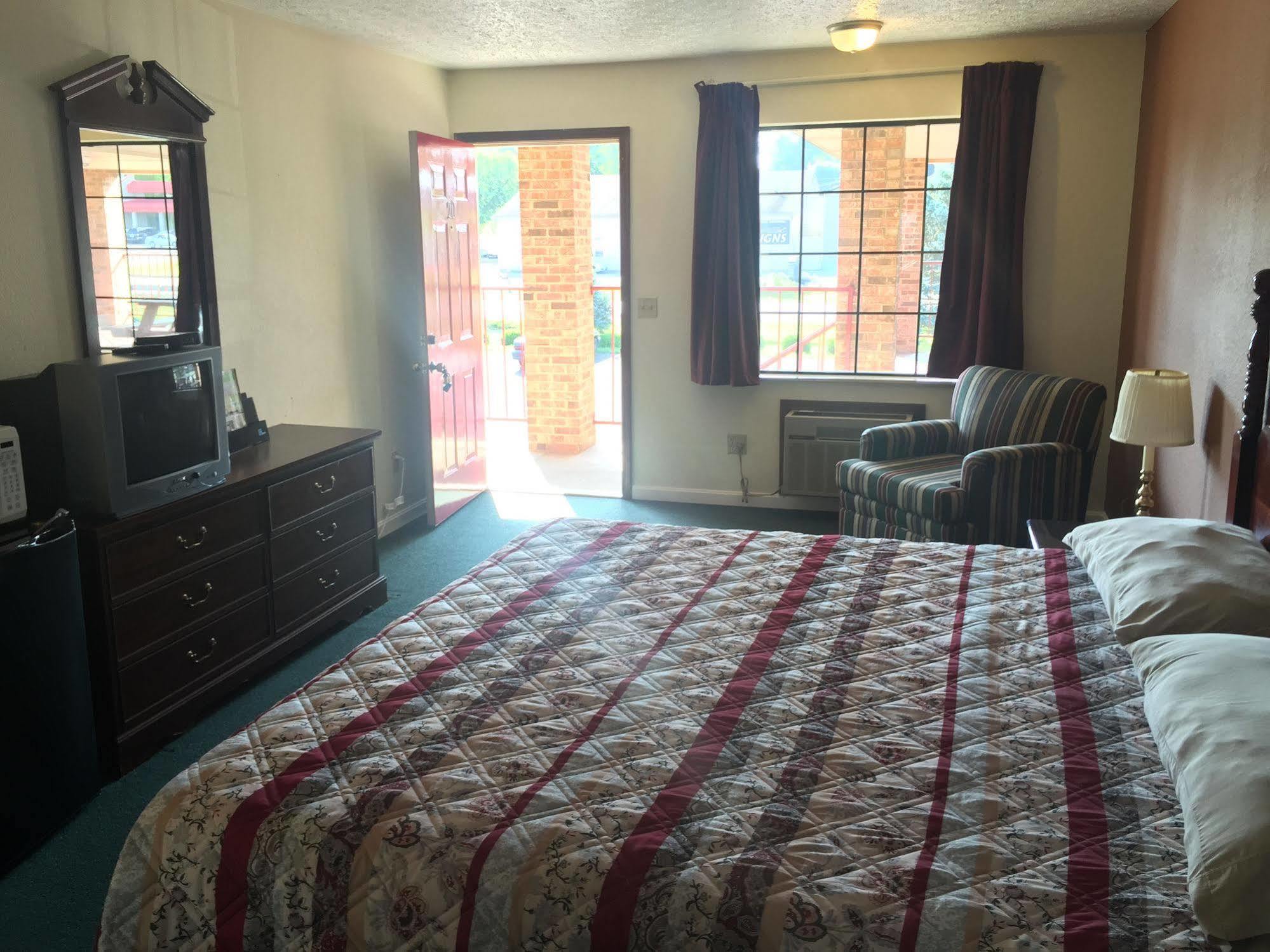 Americas Inn Bardstown Esterno foto