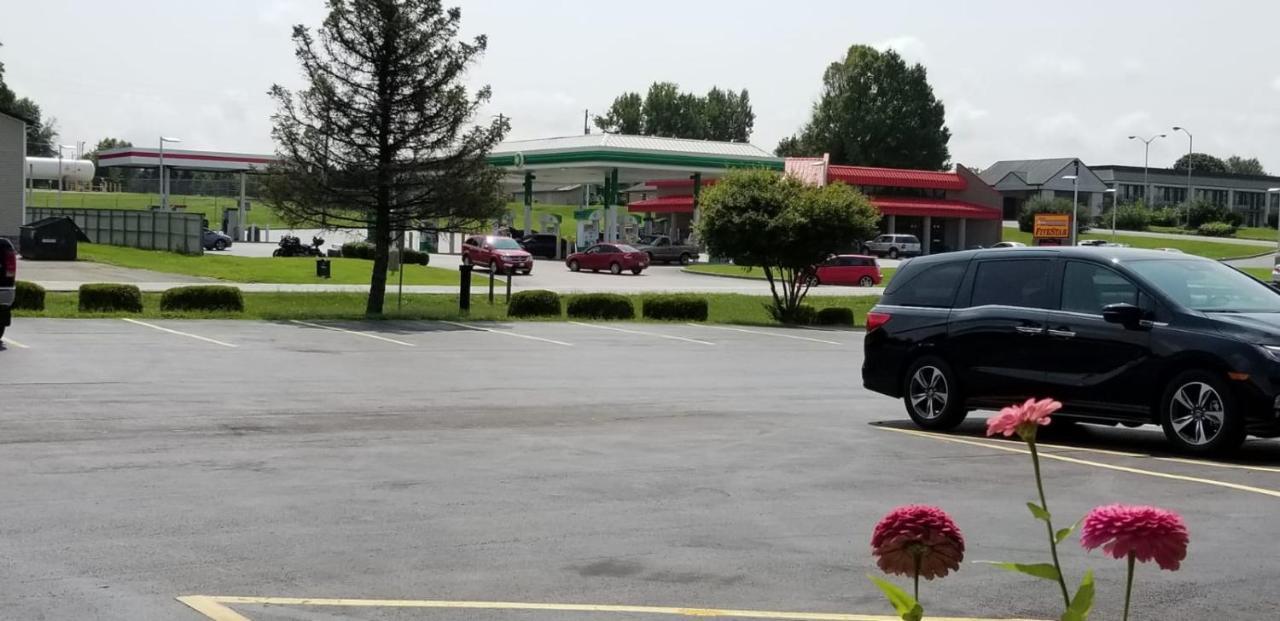 Americas Inn Bardstown Esterno foto